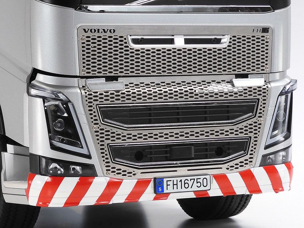 RC Volvo FH16 Globetrotter 1/18 (Silver Edition)