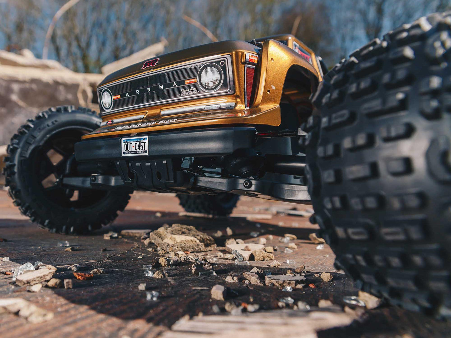 Outcast 1/10 4X4 4S V2 BLX Stunt Truck